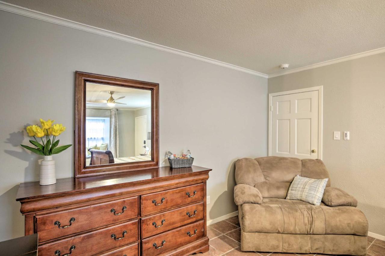 Quiet About 10 Mi To Downtown! Apartment
