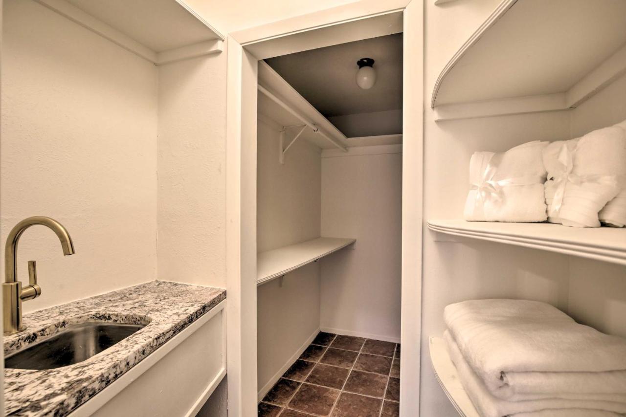 Quiet About 10 Mi To Downtown! Apartment Dallas