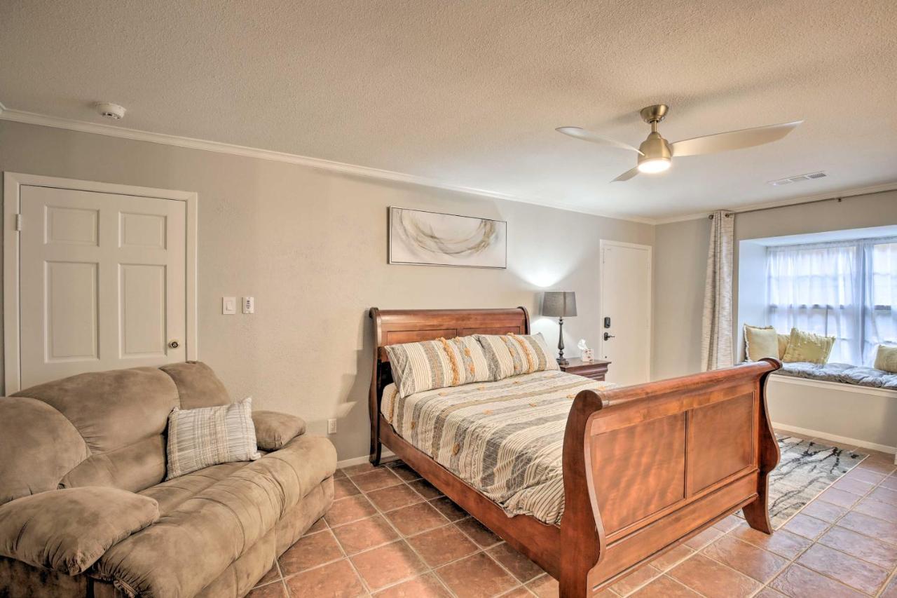 Quiet About 10 Mi To Downtown! Apartment