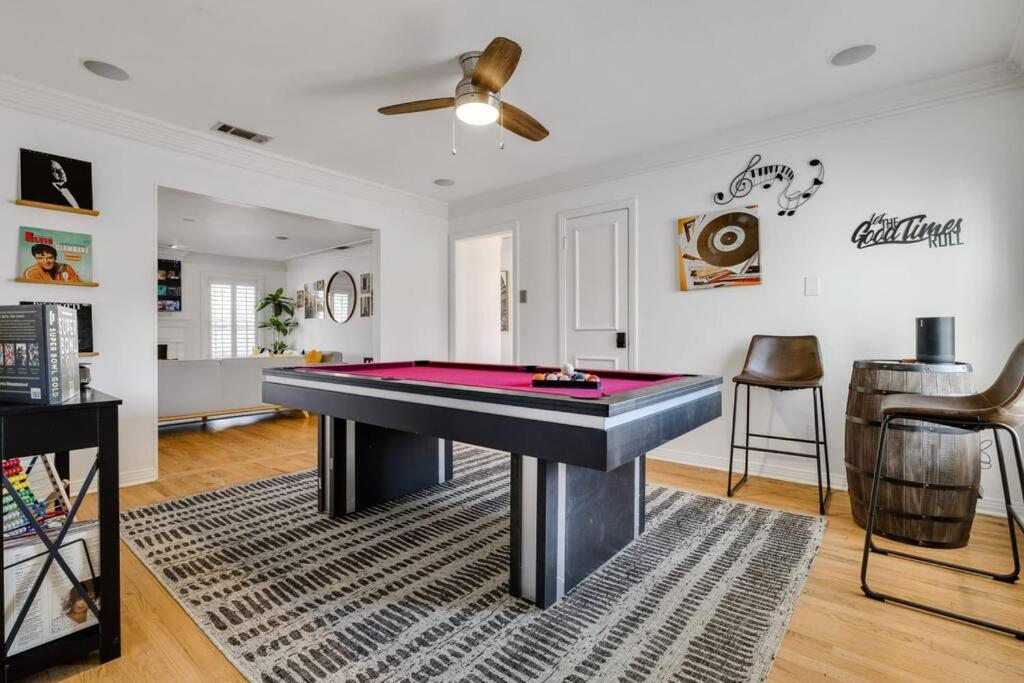 Cozy Group Friendly Oasis-perfect For Celebrations Holiday home Dallas