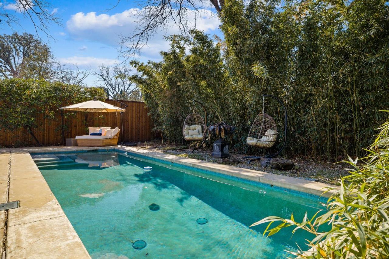 Cozy Group Friendly Oasis-perfect For Celebrations Holiday home Dallas