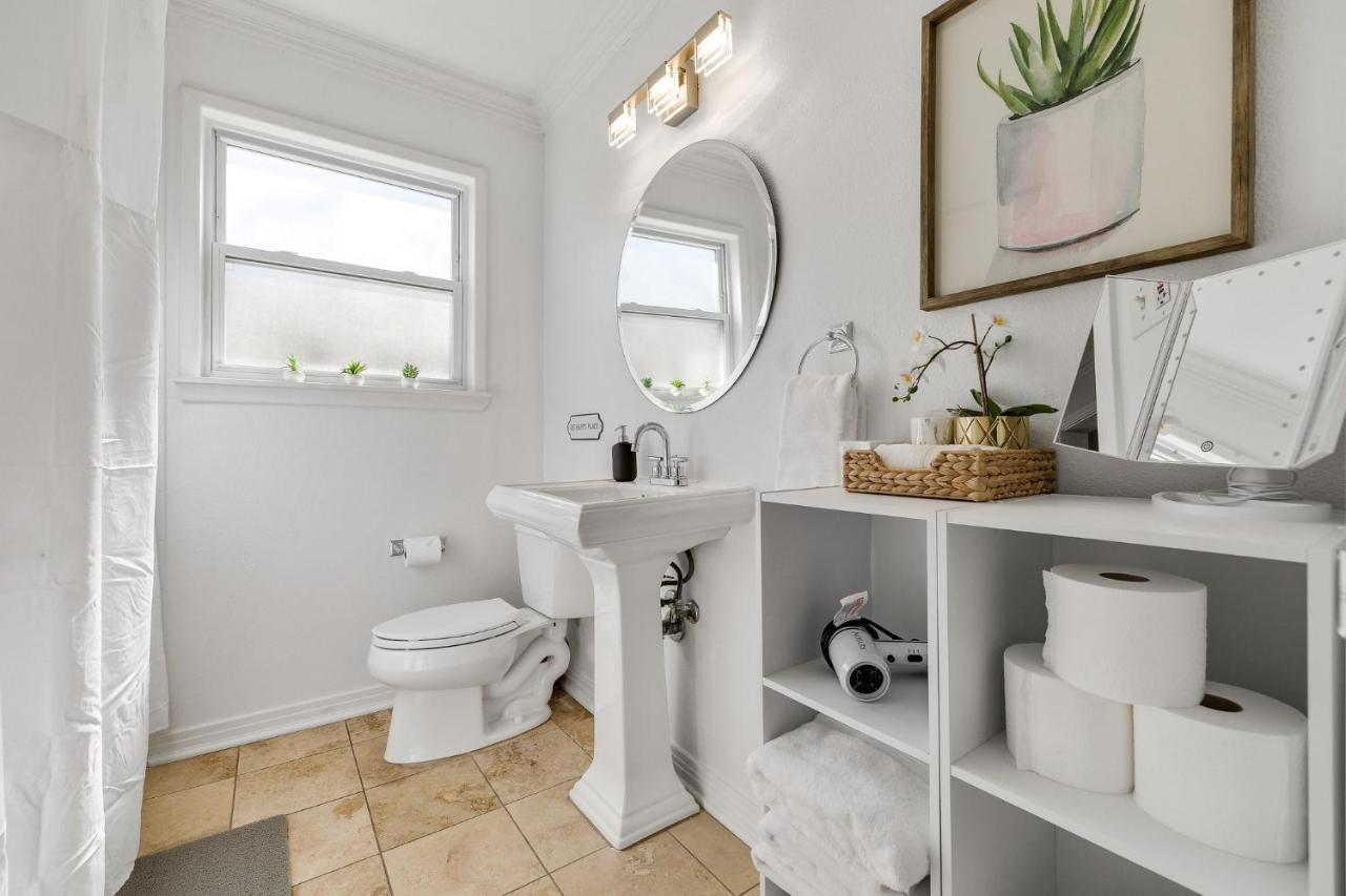 Cozy Group Friendly Oasis-perfect For Celebrations Holiday home Dallas