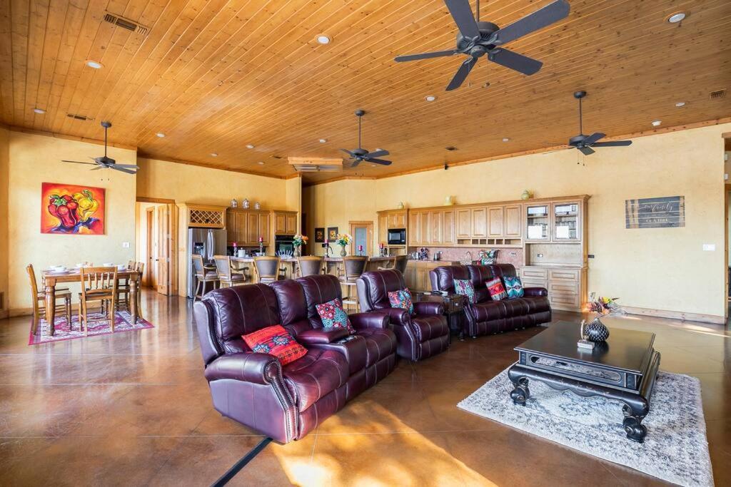 Holiday home Texas Ranch House With 5 Bedroom And Fish Pond