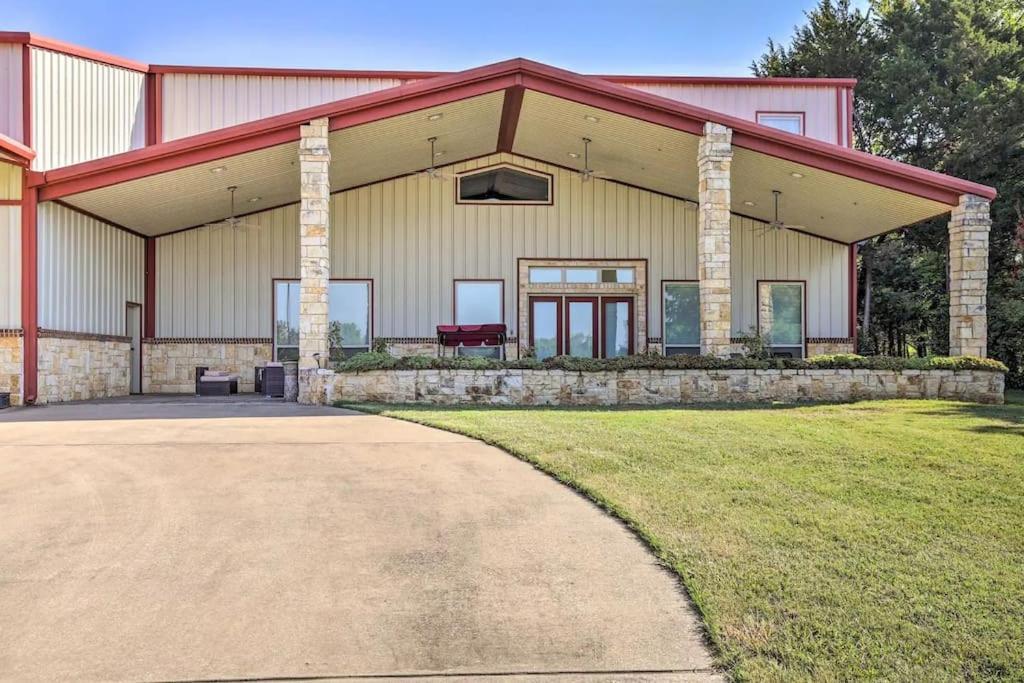 Texas Ranch House With 5 Bedroom And Fish Pond Holiday home *