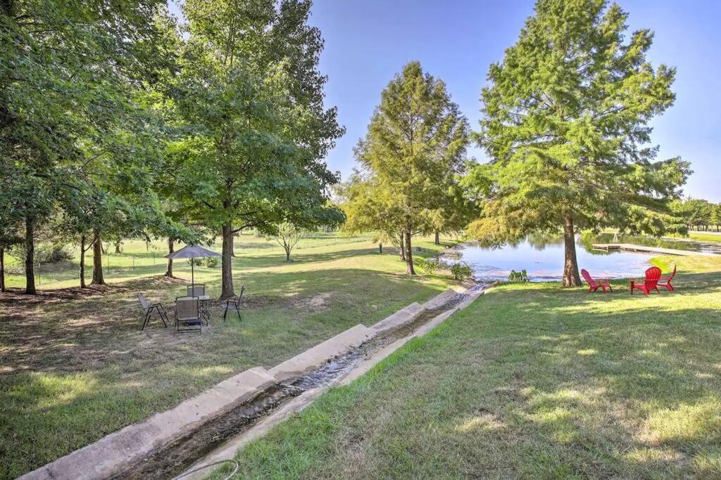 Texas Ranch House With 5 Bedroom And Fish Pond * Dallas