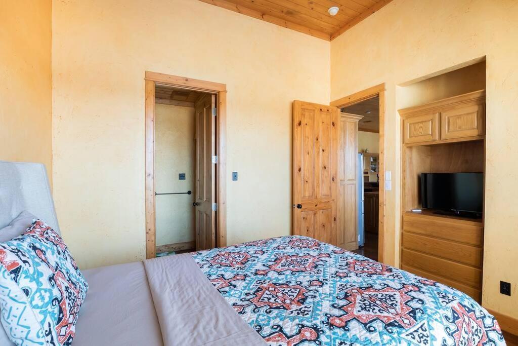 Holiday home Texas Ranch House With 5 Bedroom And Fish Pond