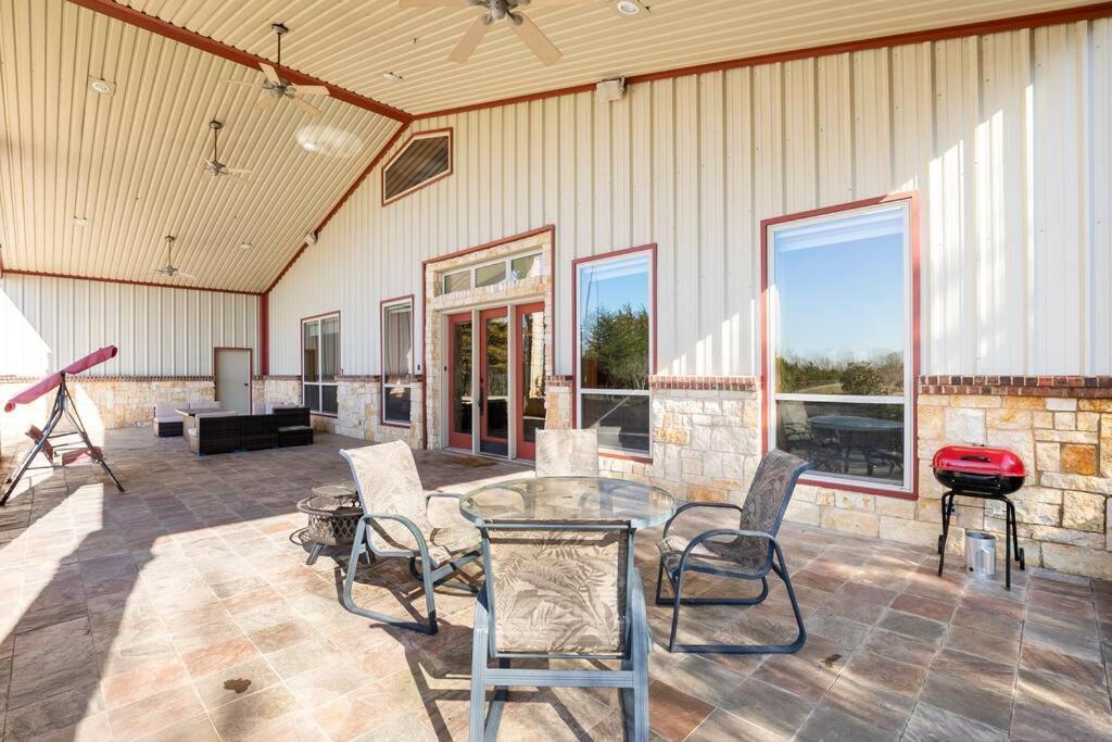 Texas Ranch House With 5 Bedroom And Fish Pond Holiday home Dallas