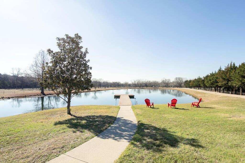 Texas Ranch House With 5 Bedroom And Fish Pond Holiday home