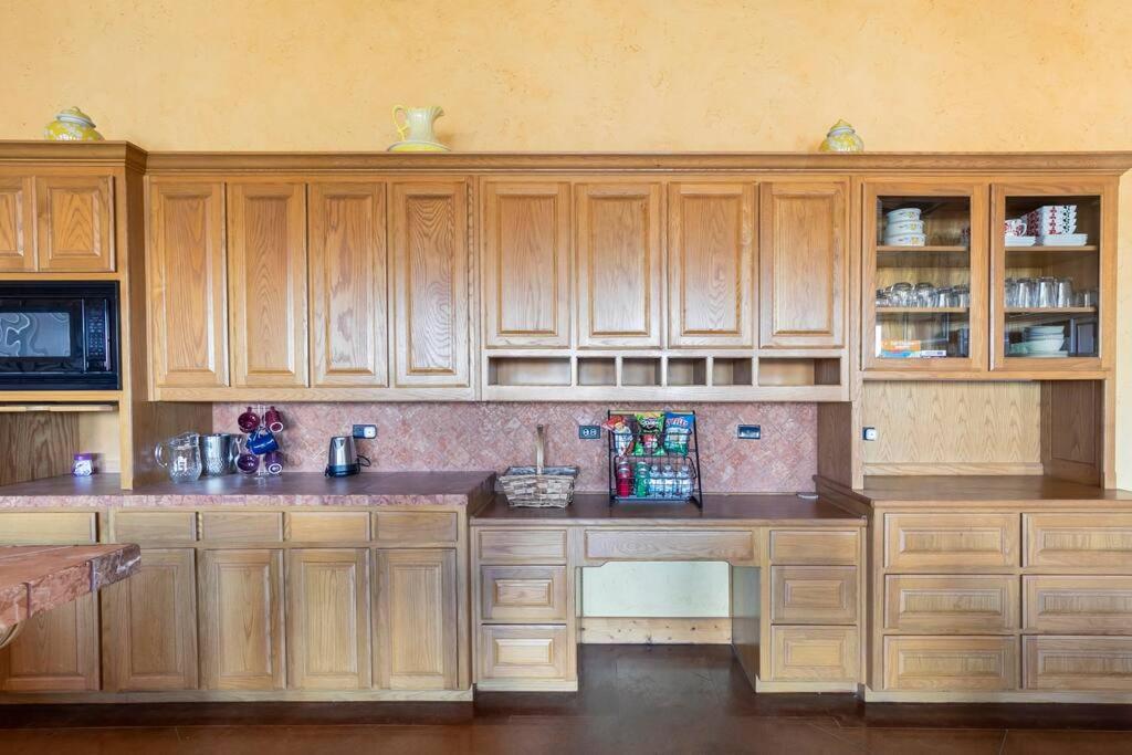 Texas Ranch House With 5 Bedroom And Fish Pond Dallas