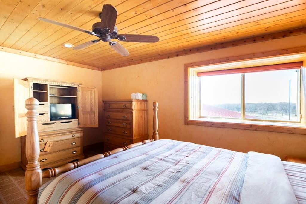 Holiday home Texas Ranch House With 5 Bedroom And Fish Pond Dallas