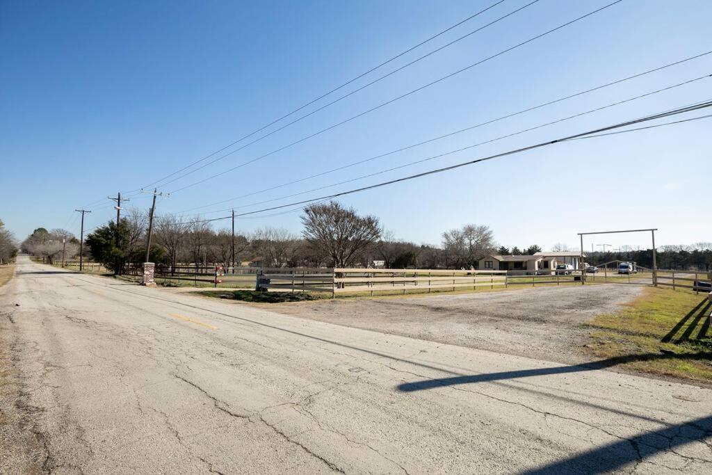 Texas Ranch House With 5 Bedroom And Fish Pond Holiday home Dallas