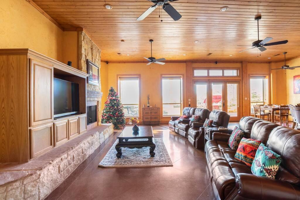 Texas Ranch House With 5 Bedroom And Fish Pond * Dallas