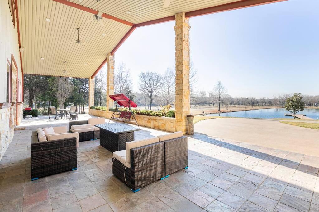 Texas Ranch House With 5 Bedroom And Fish Pond * Dallas