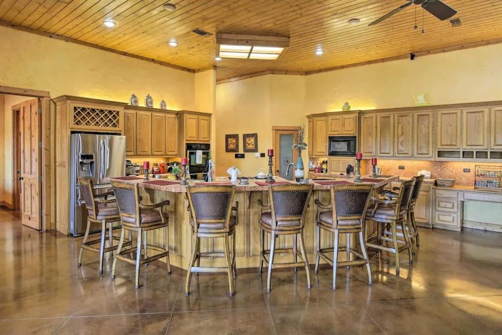 Holiday home Texas Ranch House With 5 Bedroom And Fish Pond *