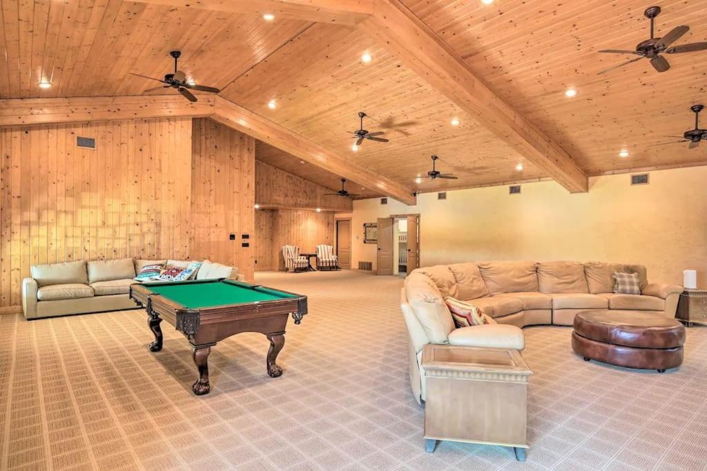 Holiday home Texas Ranch House With 5 Bedroom And Fish Pond