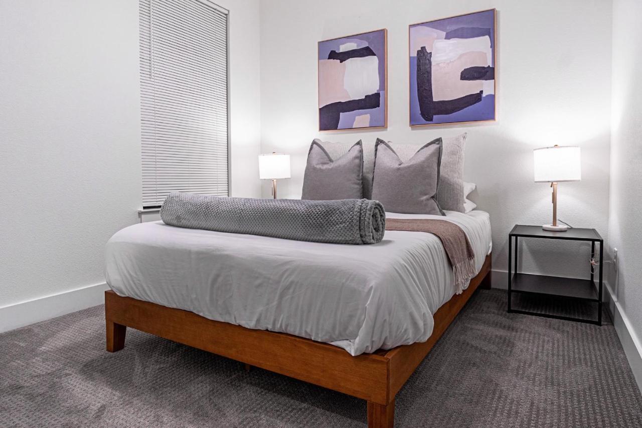 Beautiful Contemporary 4br Near Downtown Holiday home Dallas