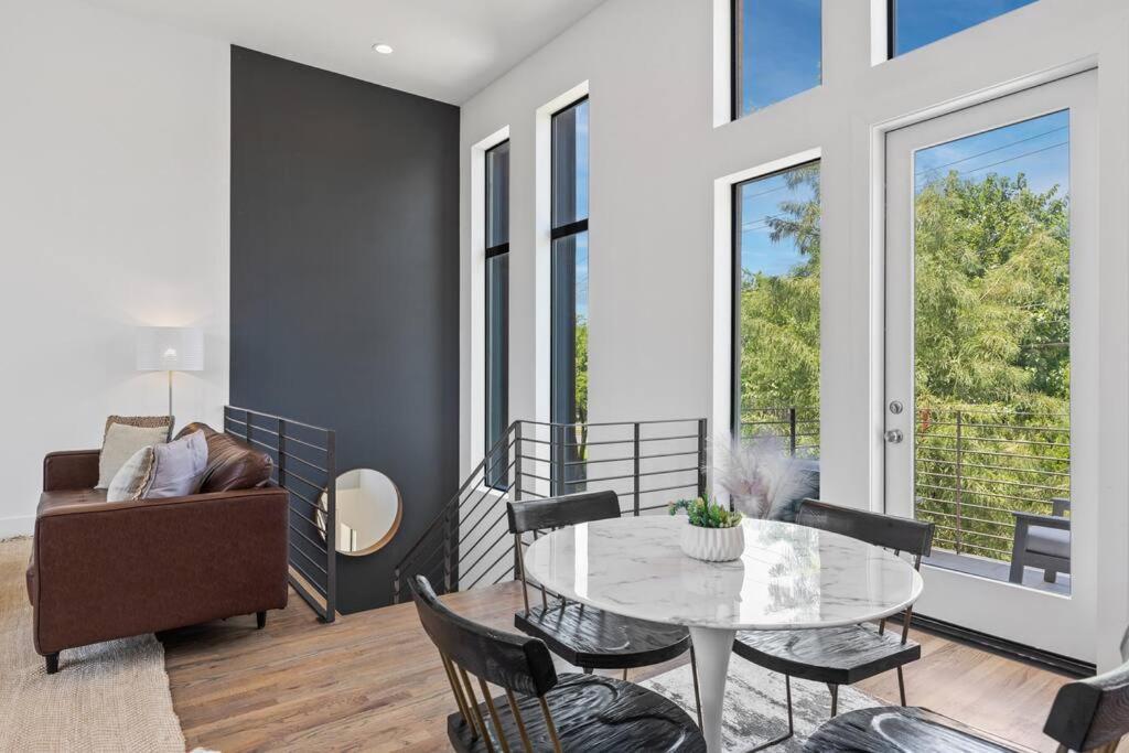 Holiday home Beautiful Perfectly Located Luxury 2 Bed Townhome Dallas