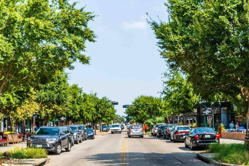 Beautiful Perfectly Located Luxury 2 Bed Townhome Dallas