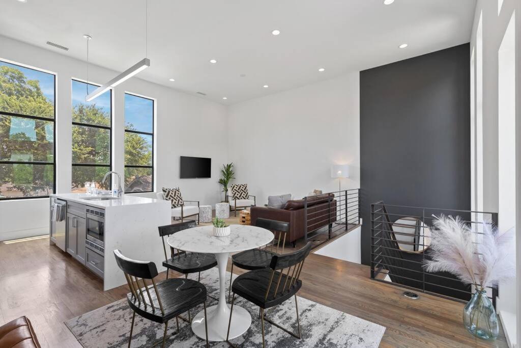 Holiday home Beautiful Perfectly Located Luxury 2 Bed Townhome Dallas