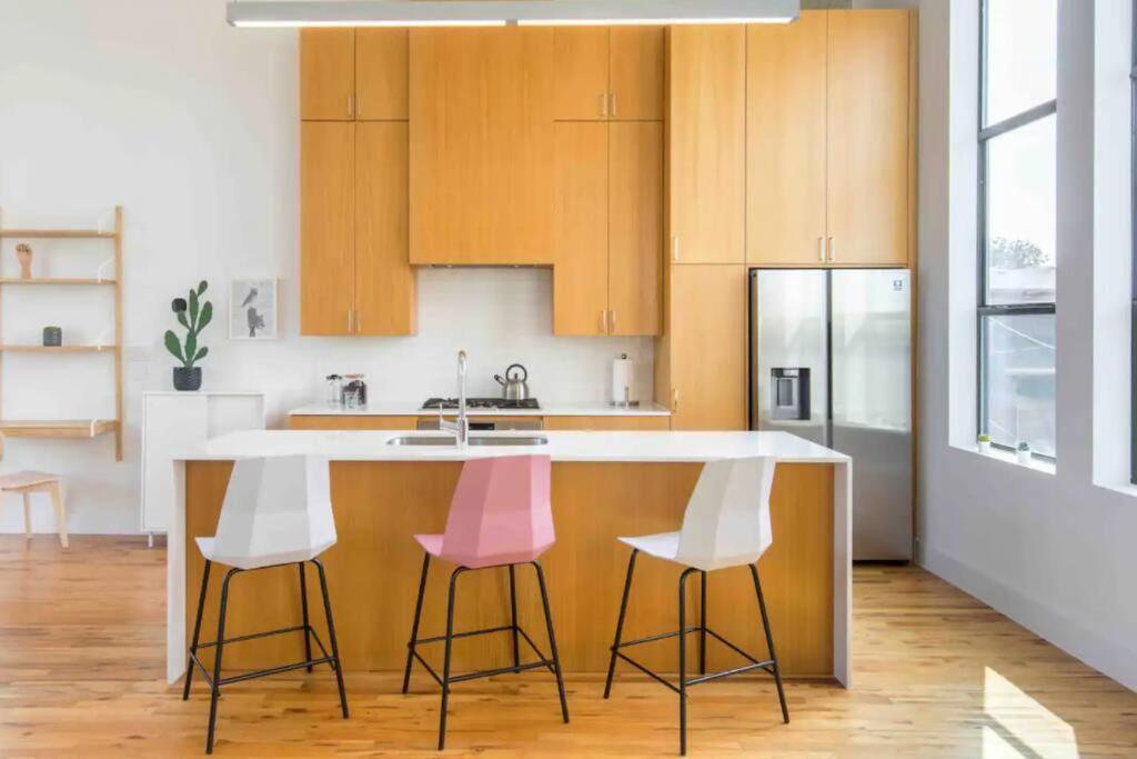 Glamorous Perfectly Located Luxury 2 Bed Townhome Holiday home *