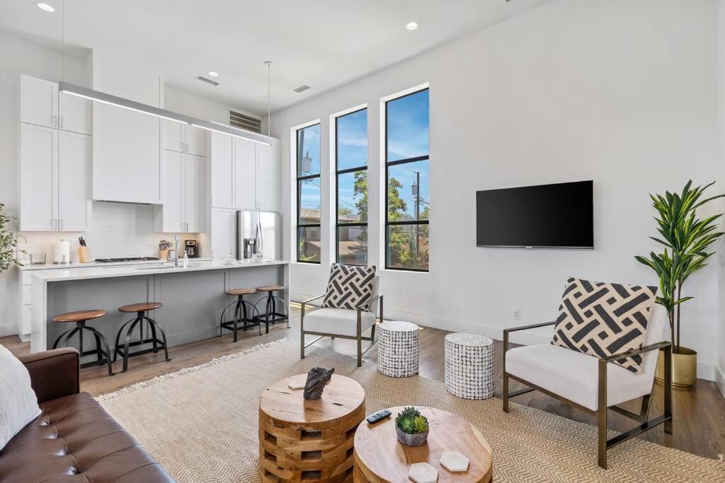 Beautiful Perfectly Located Luxury 2 Bed Townhome Holiday home Dallas