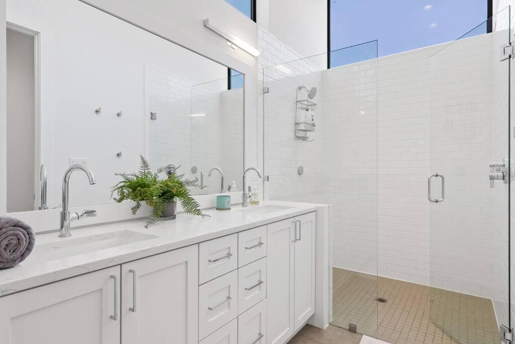 Beautiful Perfectly Located Luxury 2 Bed Townhome Dallas