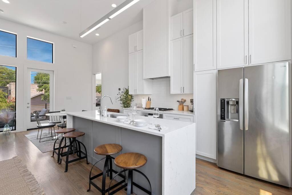 Holiday home Beautiful Perfectly Located Luxury 2 Bed Townhome *