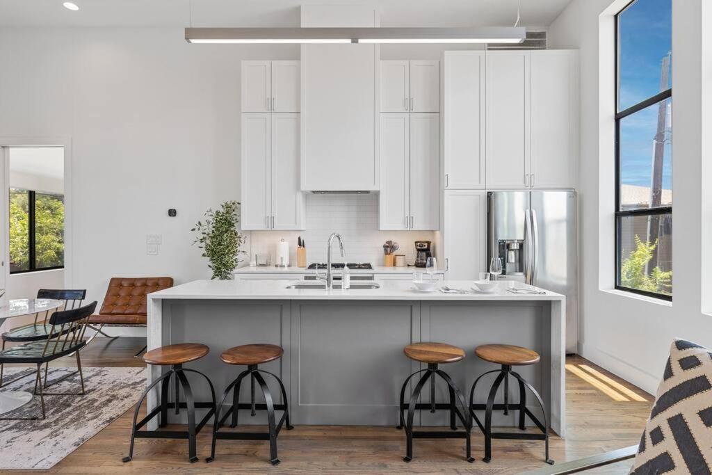 Beautiful Perfectly Located Luxury 2 Bed Townhome Holiday home Dallas