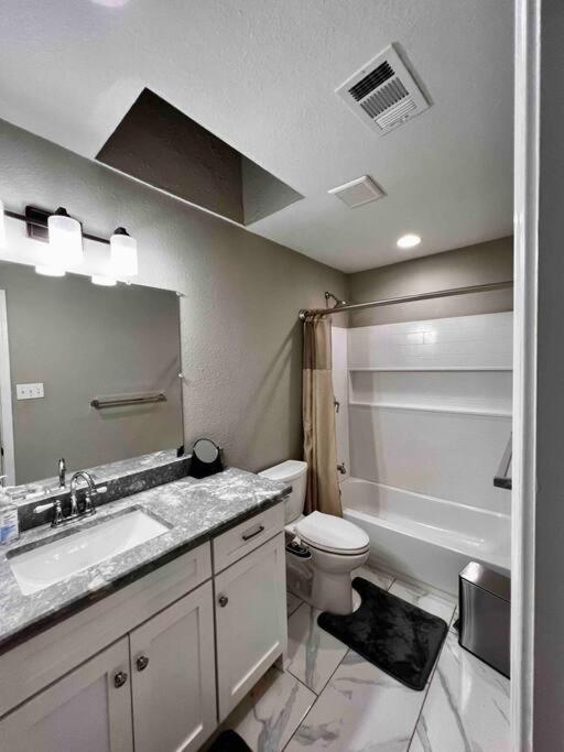 2 Bedroom Luxury Home.. Wooden Floors And Ceilings Holiday home