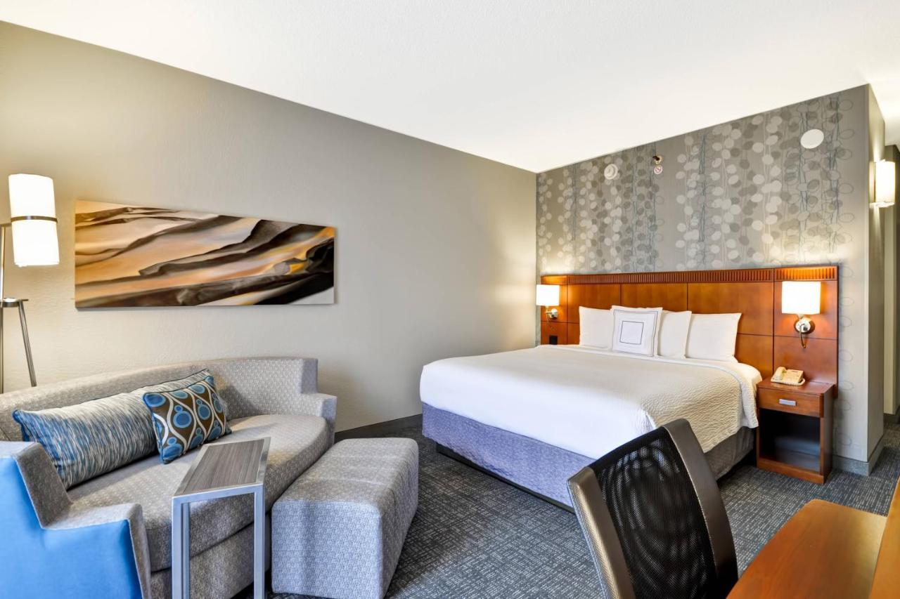 Courtyard Medical Market Center Hotel 3*