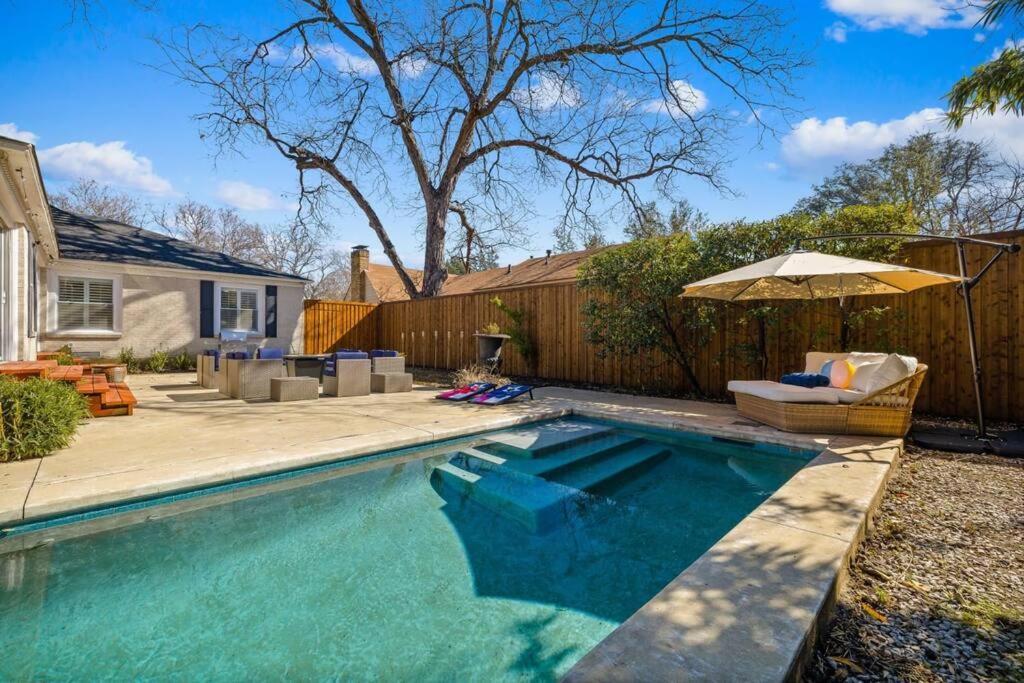 Cozy Group Friendly Oasis-perfect For Celebrations Holiday home Dallas