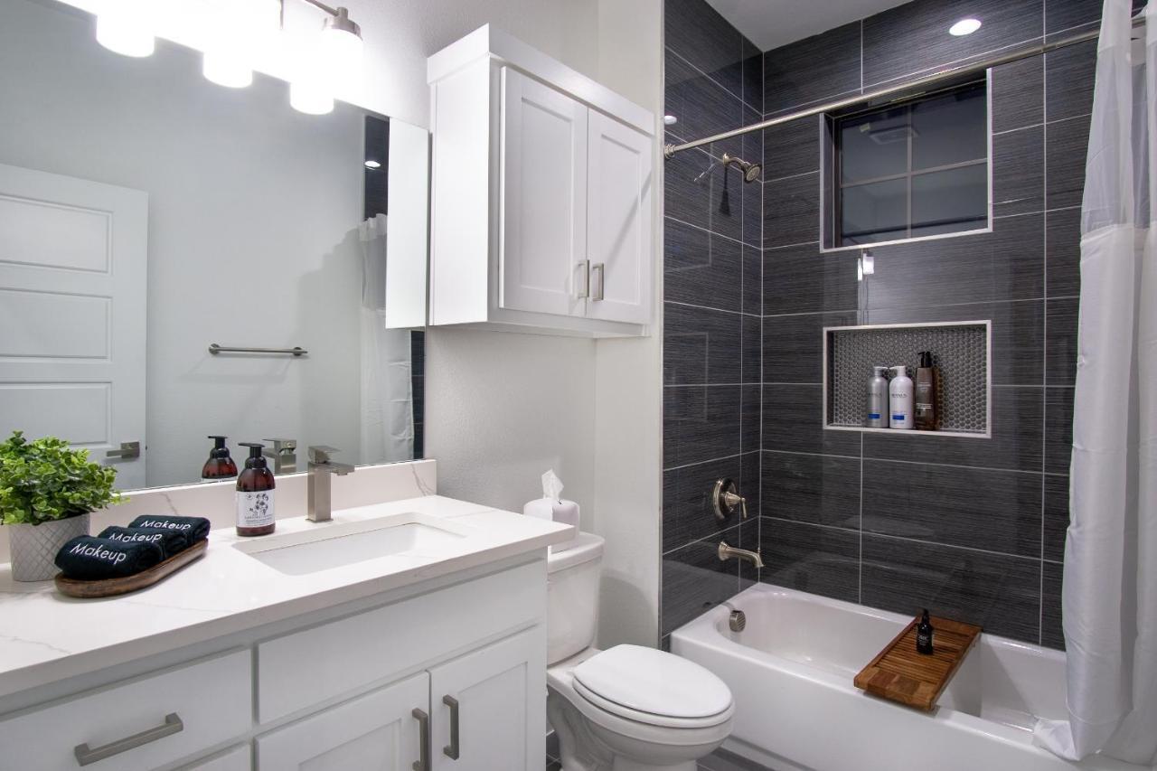 Beautiful Contemporary 4br Near Downtown Holiday home