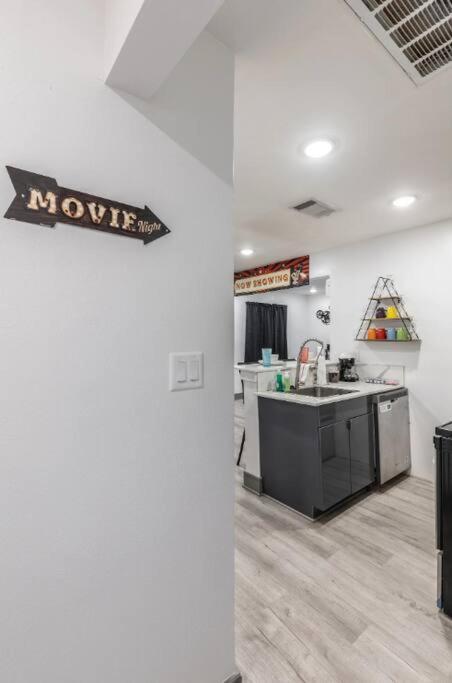 Matinee Madness Studio In Lower Greenville Apartment Dallas