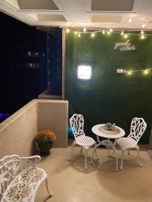 Awesome! In Downtown Apartment *