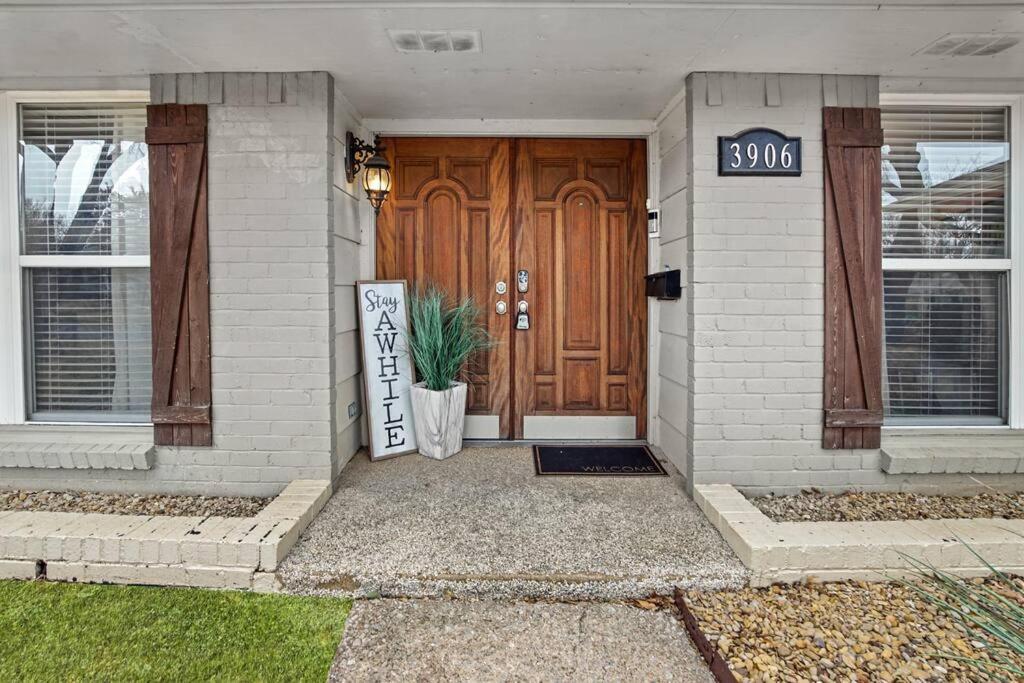 Awhile! Pool Table+ Fire-pit+ 4 Bedroom+ 2 Baths+ Game-room! *