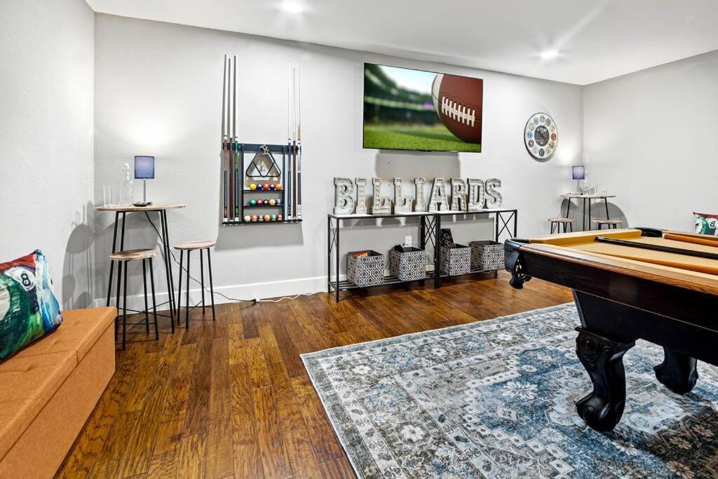 Awhile! Pool Table+ Fire-pit+ 4 Bedroom+ 2 Baths+ Game-room!