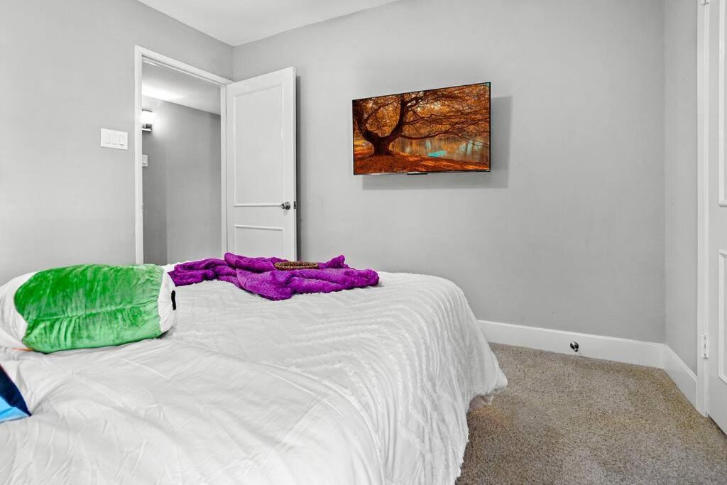 Awhile! Pool Table+ Fire-pit+ 4 Bedroom+ 2 Baths+ Game-room!