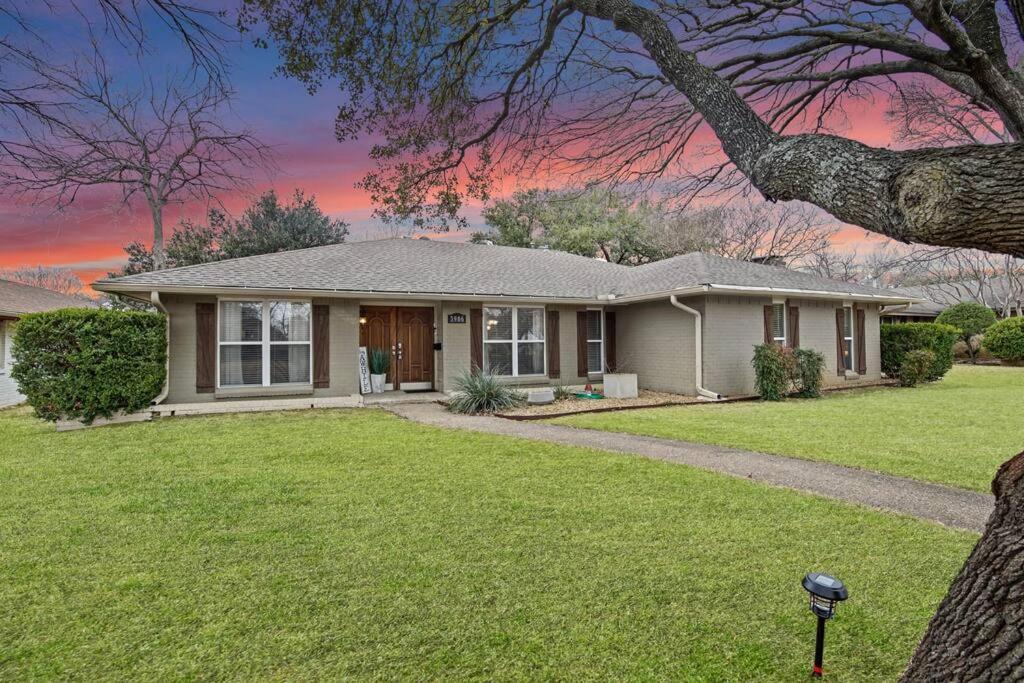Awhile! Pool Table+ Fire-pit+ 4 Bedroom+ 2 Baths+ Game-room! * Dallas