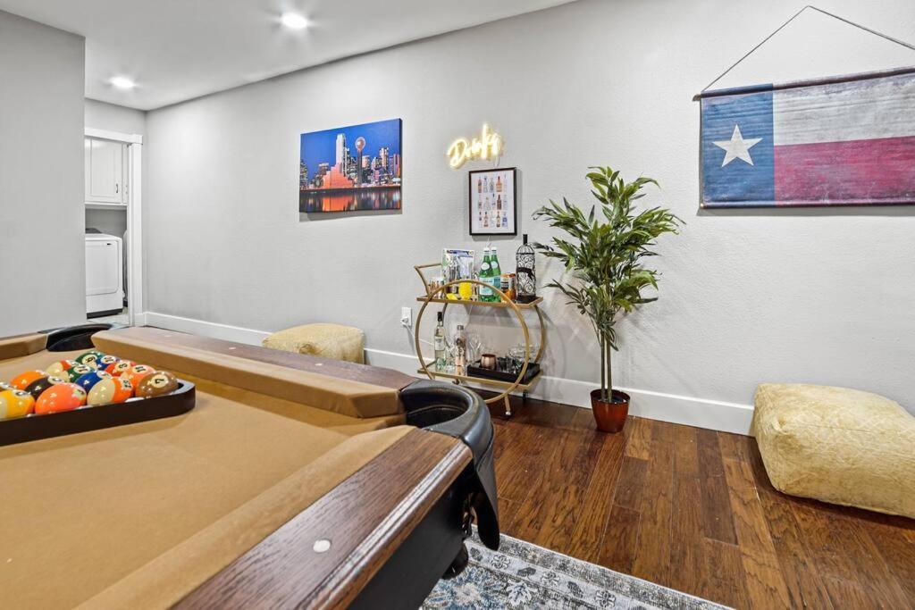 Awhile! Pool Table+ Fire-pit+ 4 Bedroom+ 2 Baths+ Game-room! Holiday home *