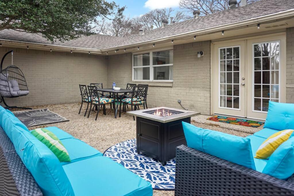 Awhile! Pool Table+ Fire-pit+ 4 Bedroom+ 2 Baths+ Game-room! Holiday home