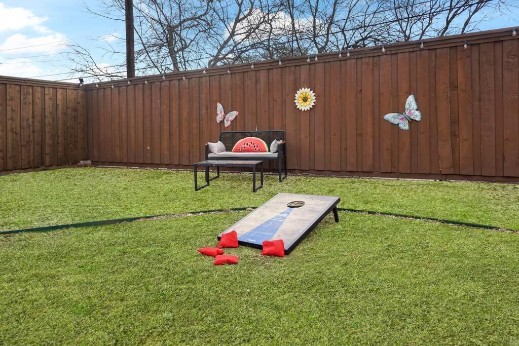 Holiday home Awhile! Pool Table+ Fire-pit+ 4 Bedroom+ 2 Baths+ Game-room! *