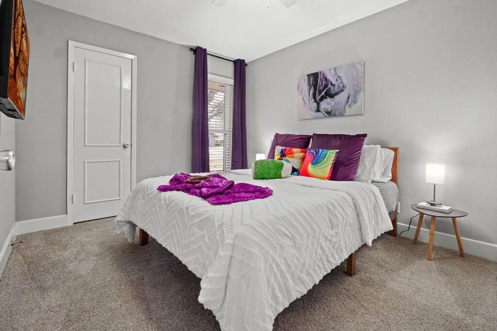 Awhile! Pool Table+ Fire-pit+ 4 Bedroom+ 2 Baths+ Game-room! Dallas