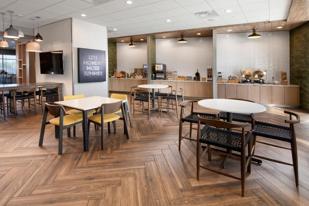 Hotel Fairfield By Marriott & East