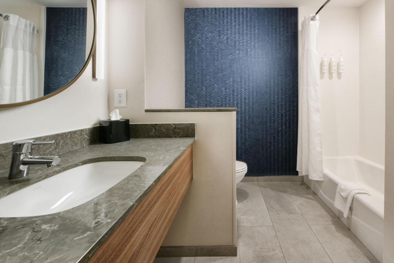 Fairfield By Marriott & East Hotel