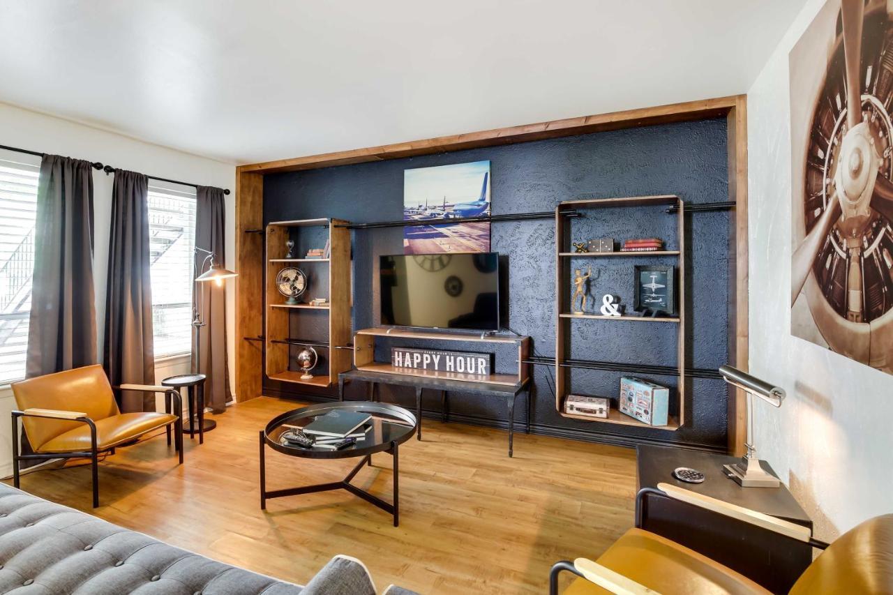 Contemporary With Pool Access! * Dallas