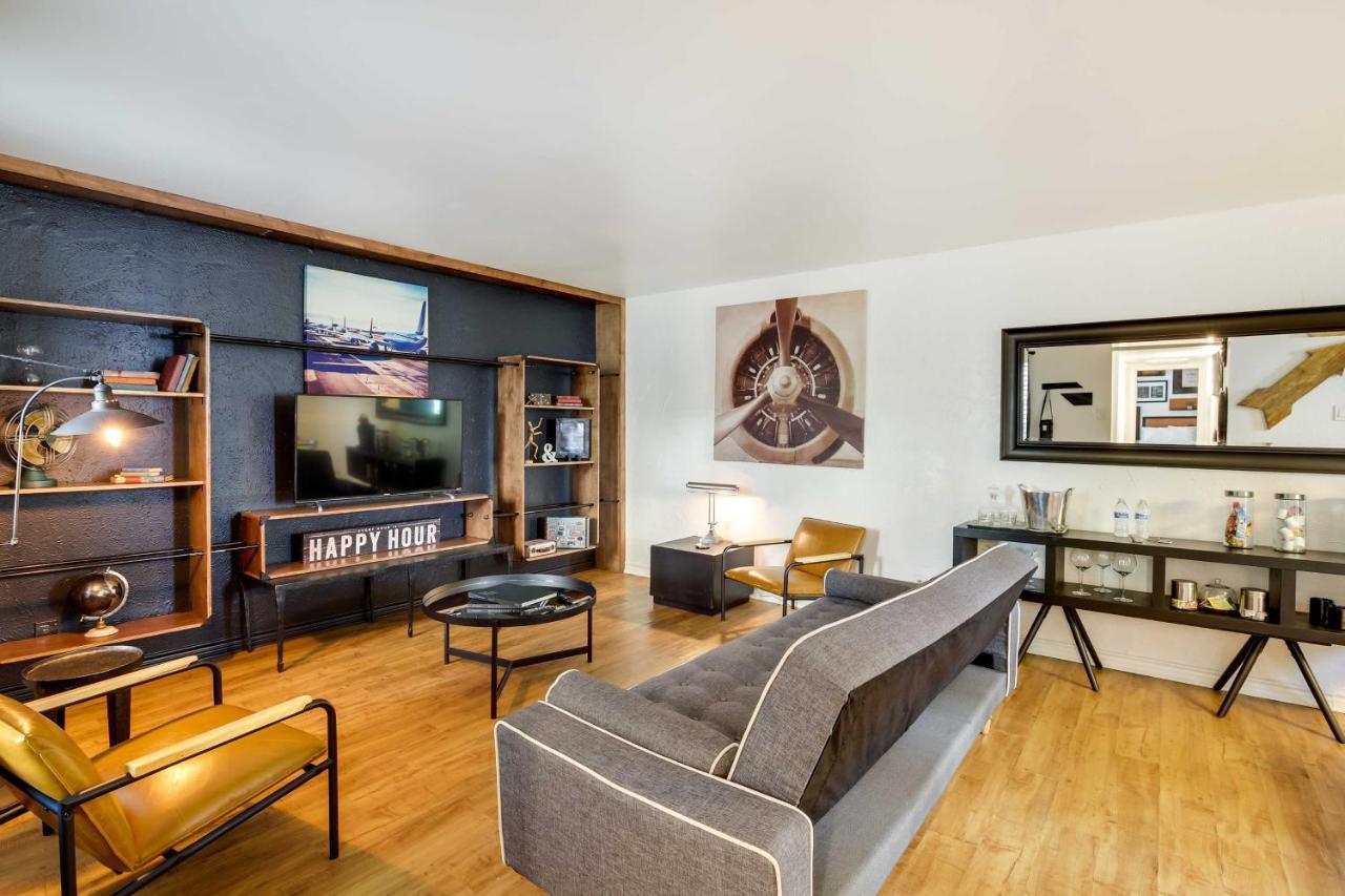 Apartment Contemporary With Pool Access!