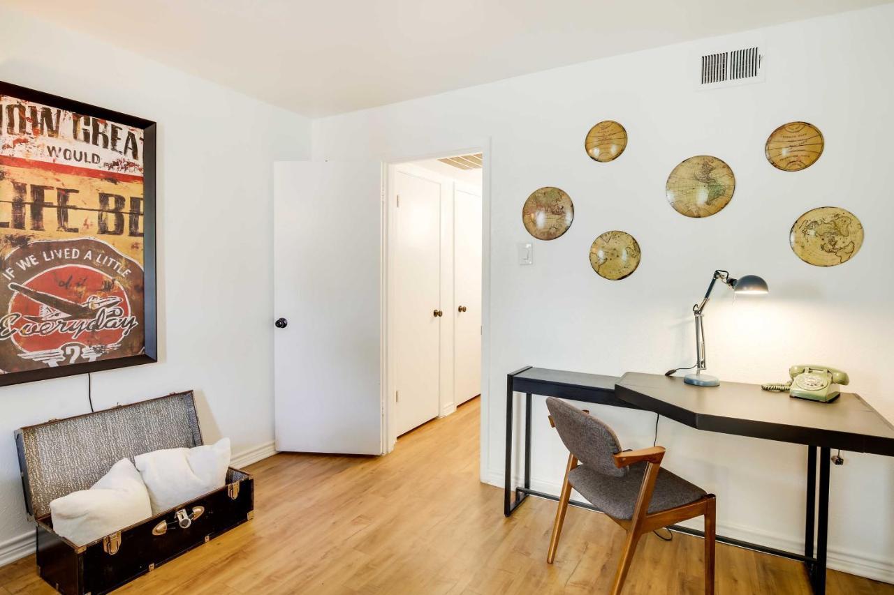 Contemporary With Pool Access! Apartment Dallas