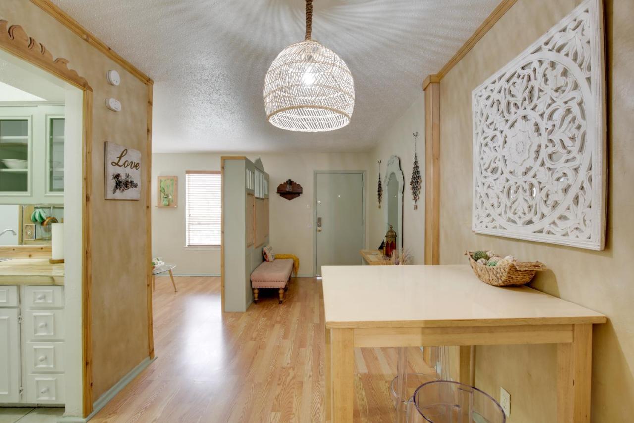 Apartment With Pool Access - Walk To Knox Street! *