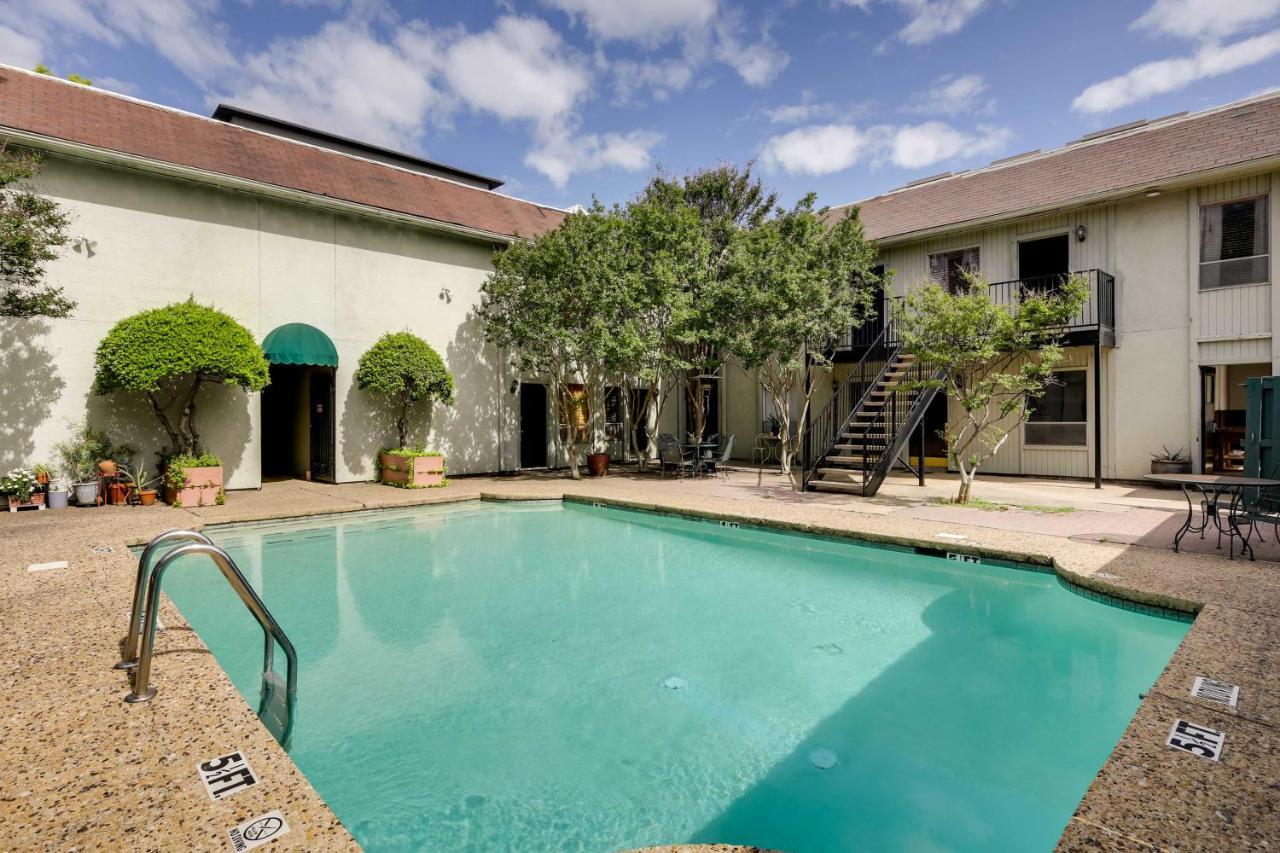Contemporary With Pool Access!