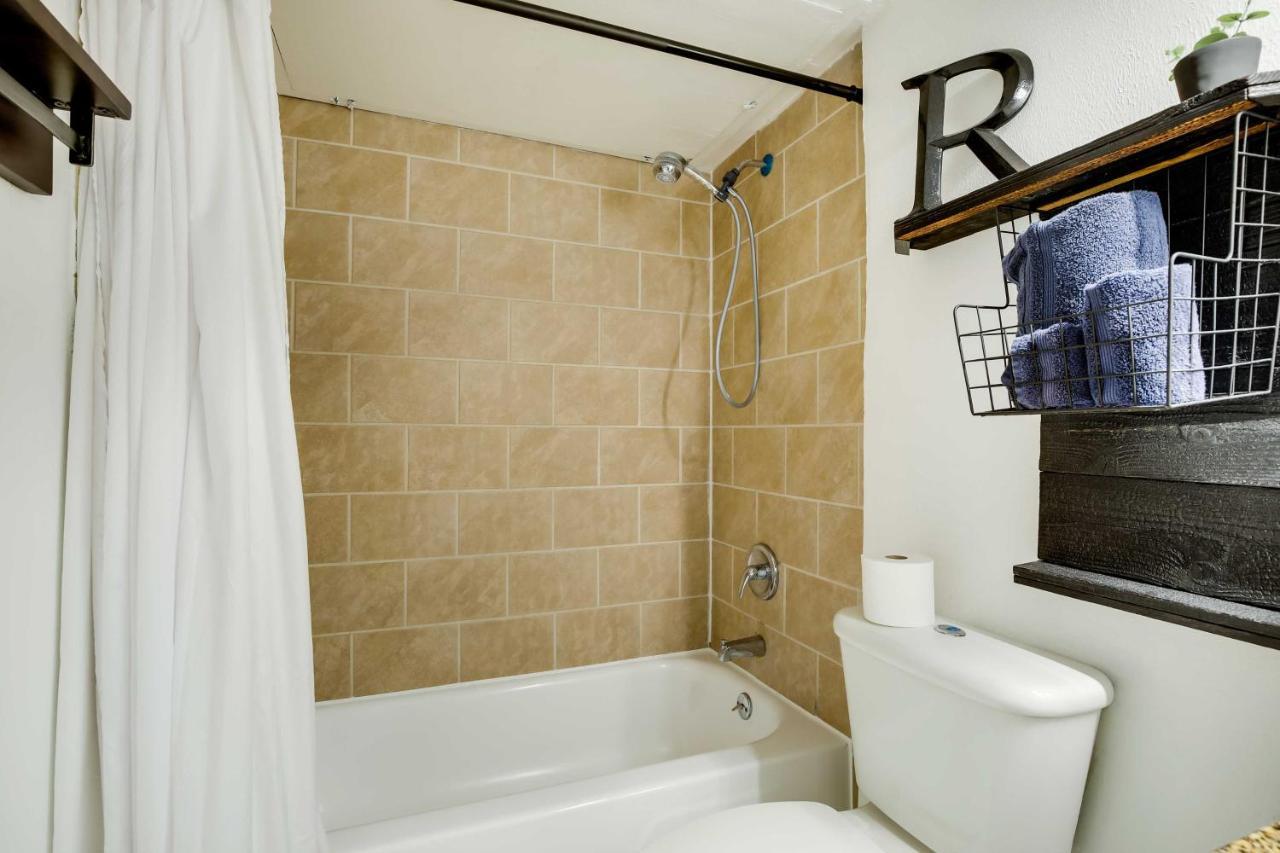 Apartment Contemporary With Pool Access! *